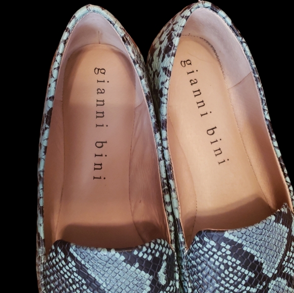 Gianni Bini Blue Snake Skin Loafers size 7 - Picture 5 of 6